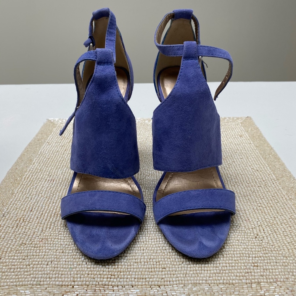 BCBG Paris sandals in electric blue!🧿